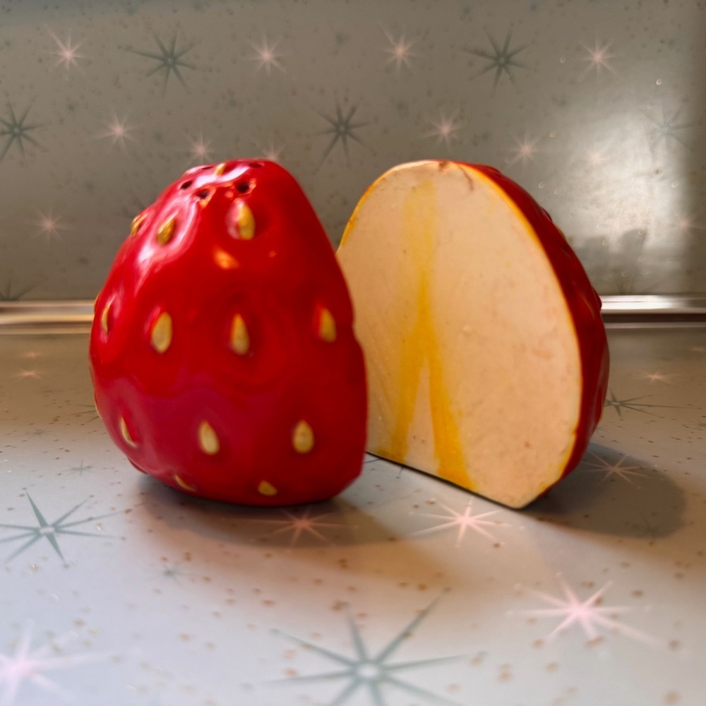 Vintage Strawberry Salt & Pepper Shaker Set Ceramic Kitsch Kitchen Cottagecore